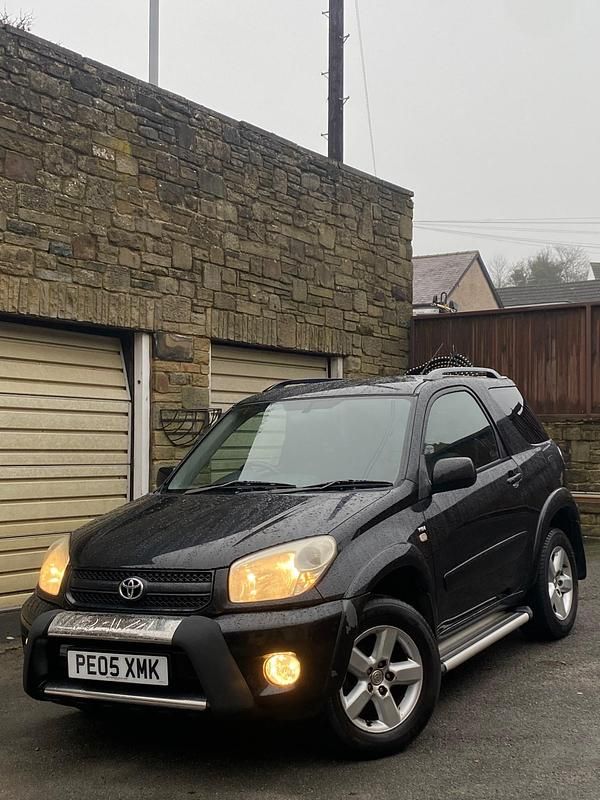 Black Used 2005 Toyota RAV4 Hatchback | £2,500 (Good price) - Image 1/4