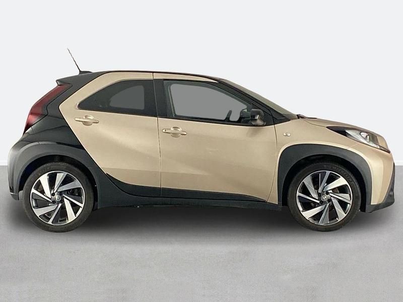 Używany Toyota Aygo X 72 KM (52 kW) 2023 Beżowy SUV