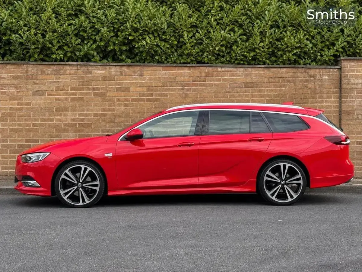 Used Vauxhall Insignia SRi 168 HP (123 kW) 2017 Red Estate