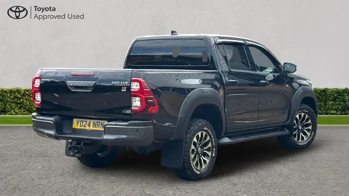 Used Toyota HiLux Sport 204 HP (150 kW) 2024 Black Pickup