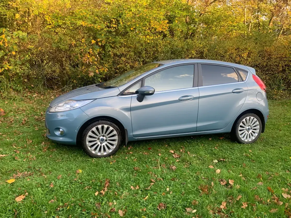 Used Ford Fiesta Titanium 96 HP (70 kW) 2009 Blue Hatchback