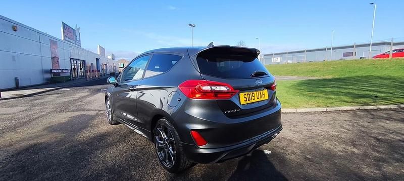 Usado Ford Fiesta ST-Line 100 CV (73 kW) 2019 Gris Utilitario