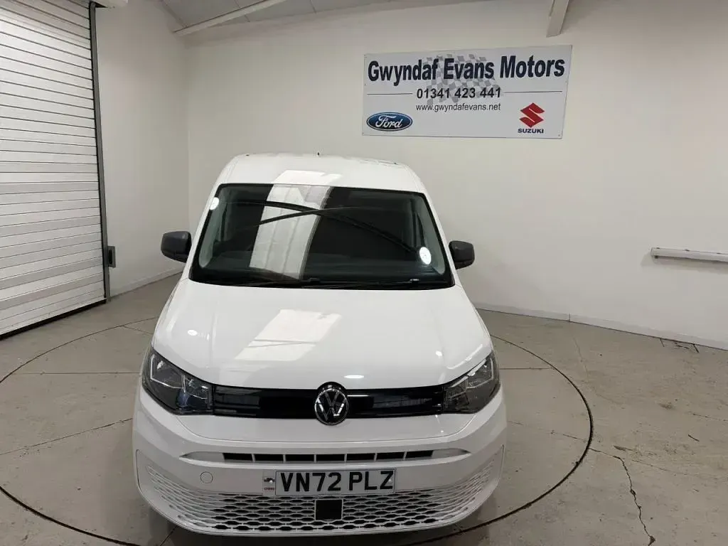 Used VW Caddy 102 HP (75 kW) 2022 White MPV