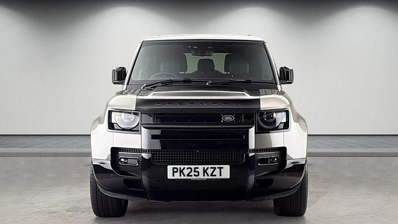 Used Land Rover Defender S 350 HP (257 kW) 2024 Gallium silver SUV