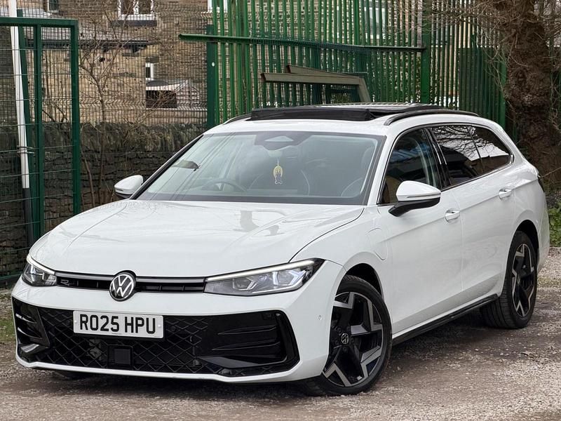 Begagnad VW Passat Elegance 2025 Vit Kombi