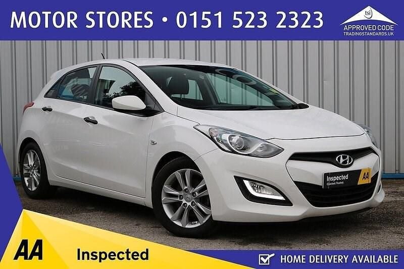 Used Hyundai i30 Classic 2015 White Hatchback