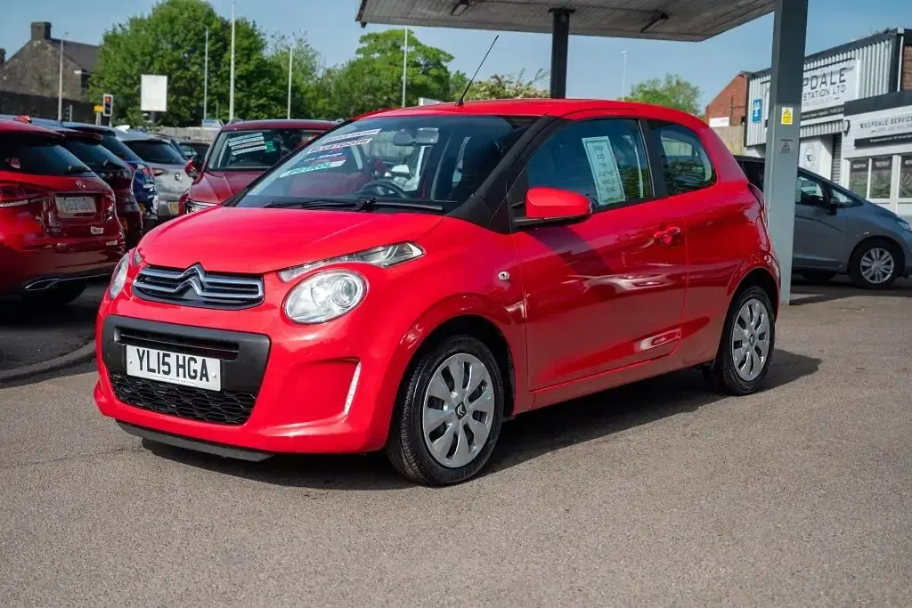 Used Citroën C1 Feel 68 HP (50 kW) 2015 Red Hatchback