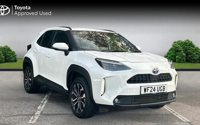 Used Toyota Yaris Hybrid Design 116 HP (85 kW) 2024 Pure white Estate