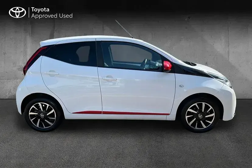 Used Toyota Aygo Trend 72 HP (52 kW) 2021 White Hatchback