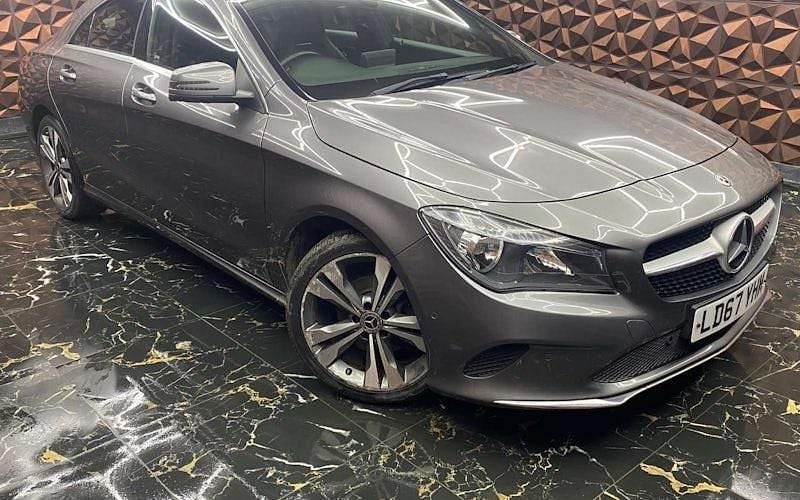 Usado Mercedes CLA180 122 HP (89 kW) 2017 Sedan