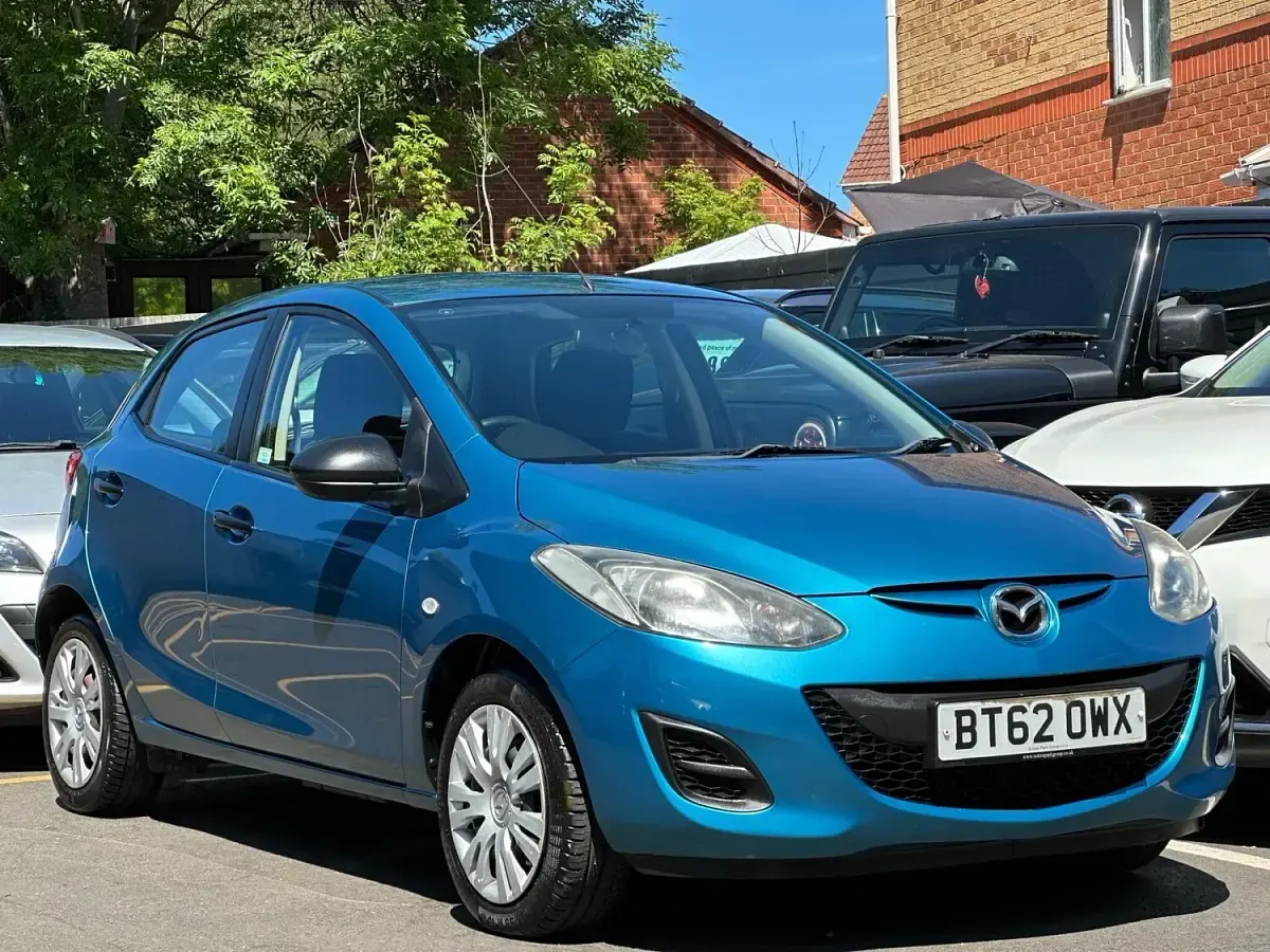 Used Mazda 2 84 HP (61 kW) 2013 Blue Hatchback