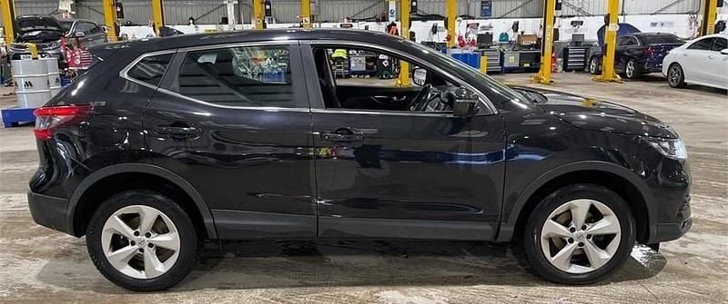 Used Nissan Qashqai Acenta Premium 115 HP (84 kW) 2019 Black pearl SUV