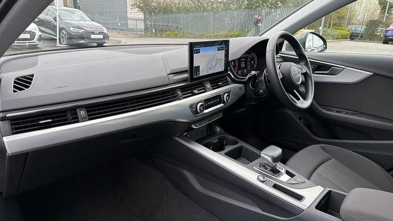 Used Audi A4 Comfort 150 HP (110 kW) 2022 Green Sedan