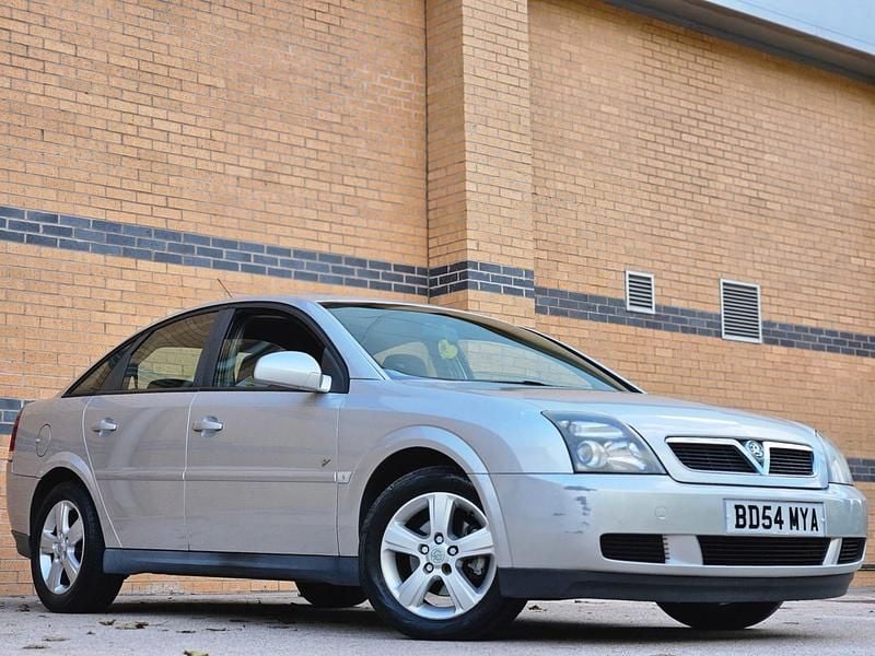 Silver Used 2004 Vauxhall Vectra Hatchback | £1,100 (Good price) - Image 1/4