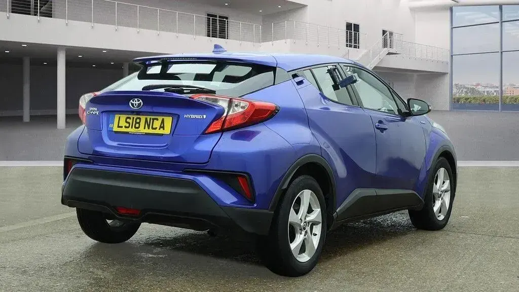 Used Toyota C-HR 122 HP (89 kW) 2018 Blue SUV