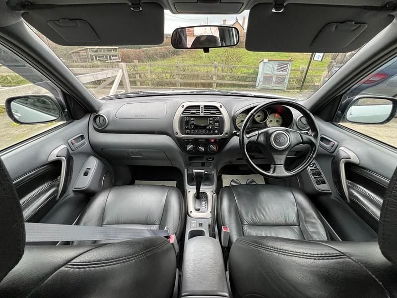 Used Toyota RAV4 147 HP (108 kW) 2003 Silver SUV