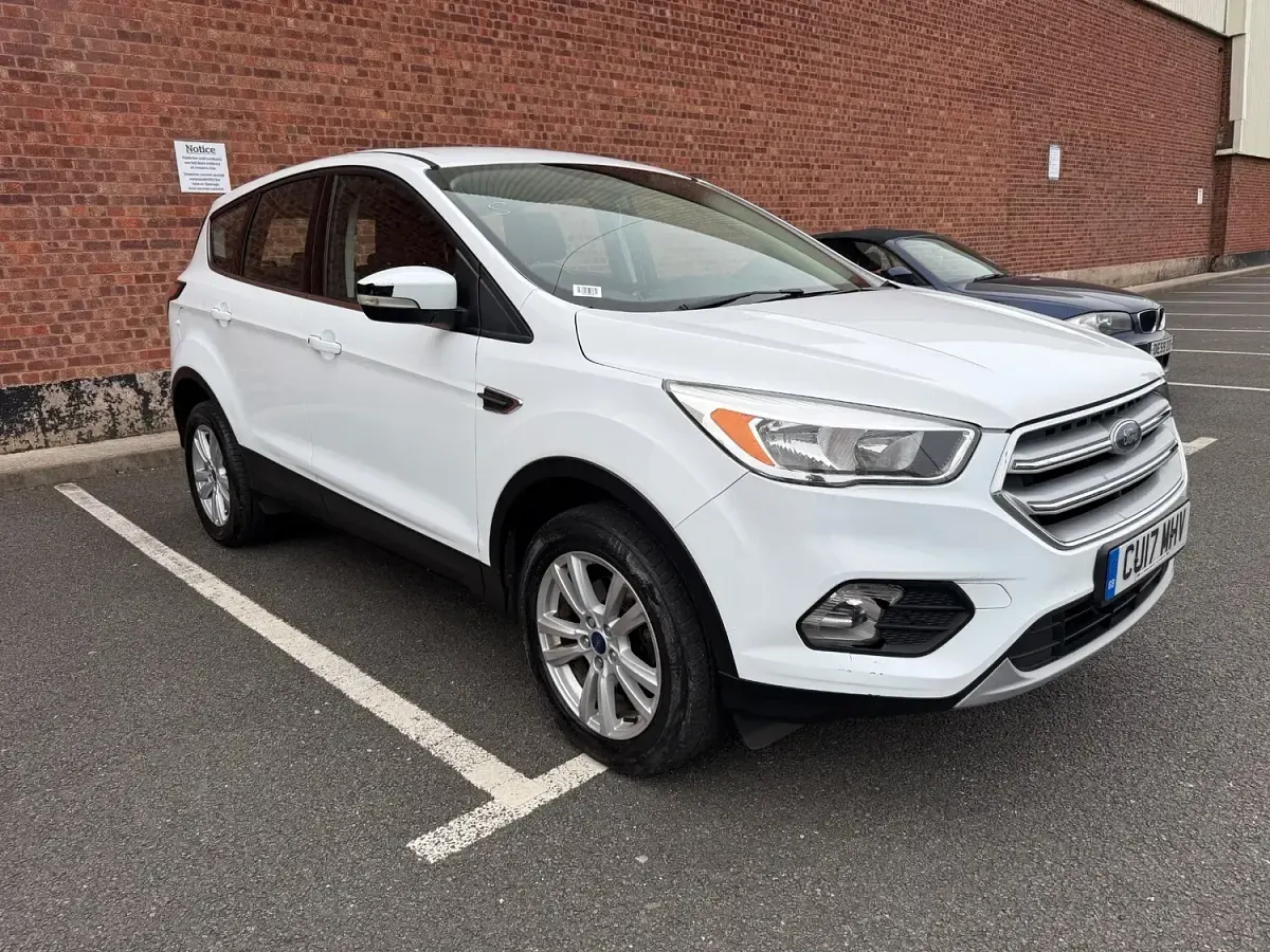 Used Ford Kuga Zetec 120 HP (88 kW) 2017 White SUV