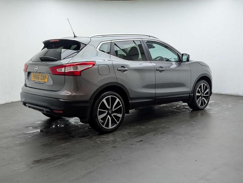 Used Nissan Qashqai S 131 HP (96 kW) 2016 Grey SUV