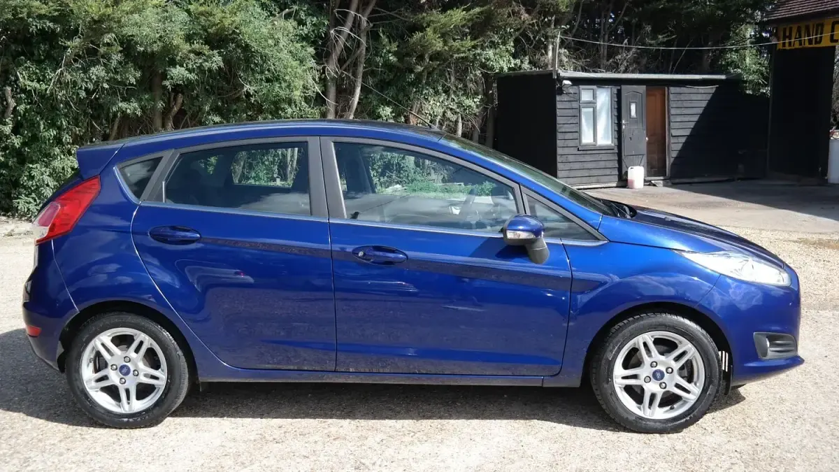 Used Ford Fiesta Zetec 82 HP (60 kW) 2014 Blue Hatchback
