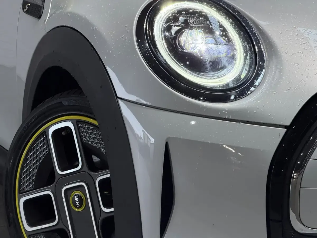 Usado Mini Cooper SE Hatch 33 kW (45 CV) 2021 Plateado Utilitario