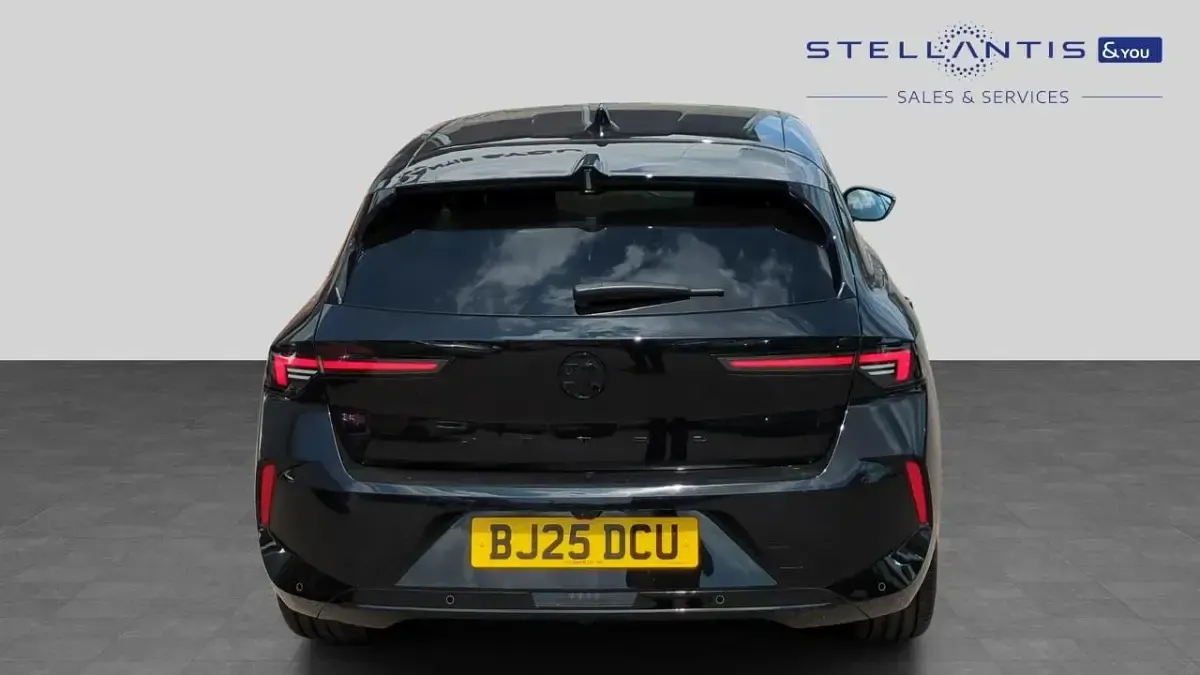 Used Vauxhall Astra Ultimate 128 HP (94 kW) 2025 Black Hatchback