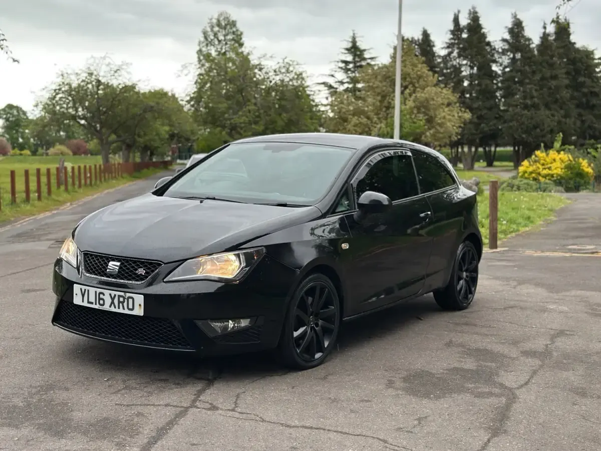 Usado Seat Ibiza FR 2016 Negro Utilitario