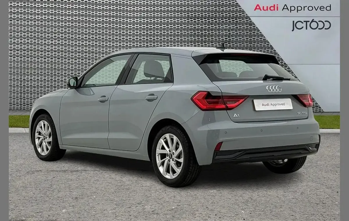 Usado Audi A1 Sport 113 HP (83 kW) 2024 Cinzento SUV