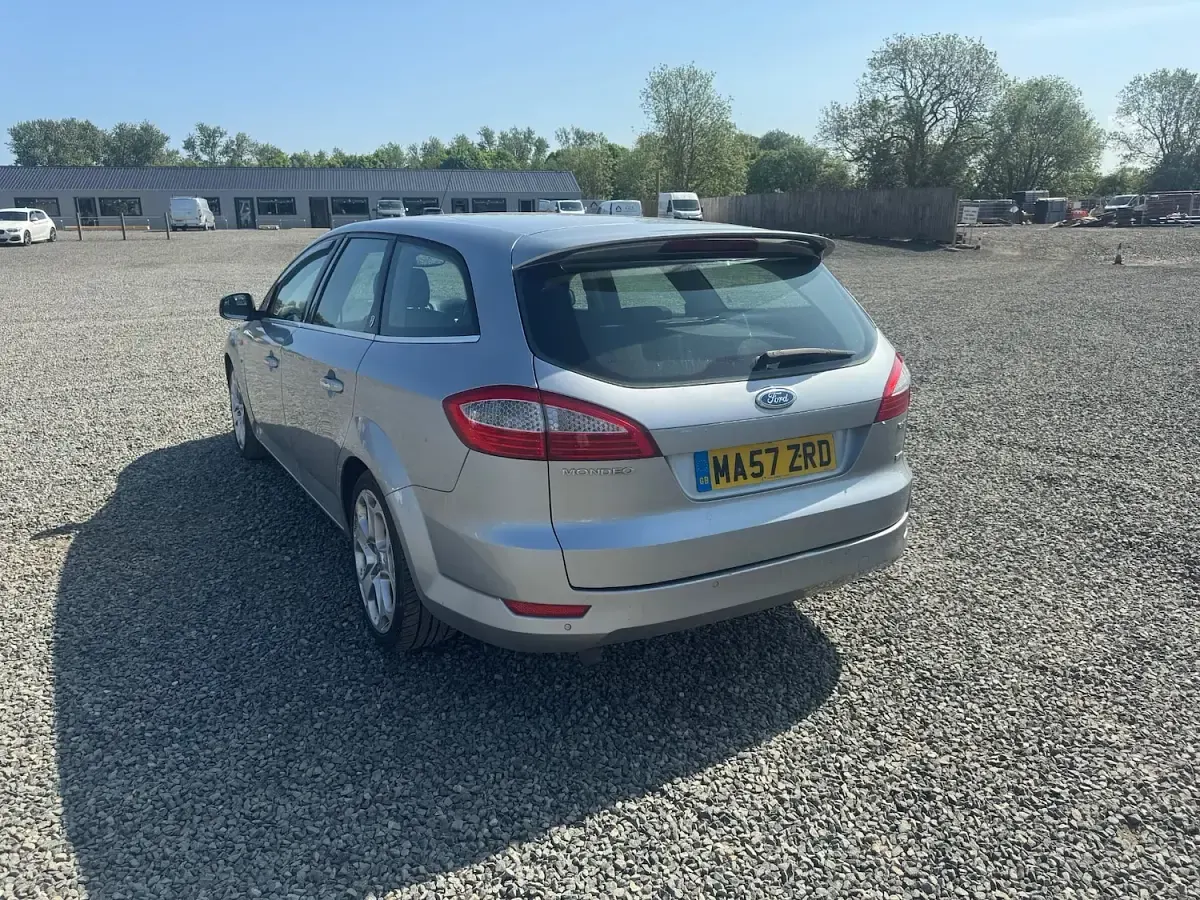 Used Ford Mondeo Ghia 130 HP (95 kW) 2007 Silver Estate