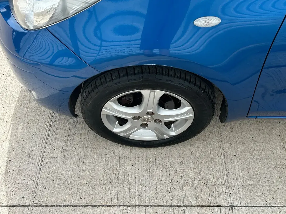 Used Toyota Yaris 101 HP (74 kW) 2011 Blue Hatchback