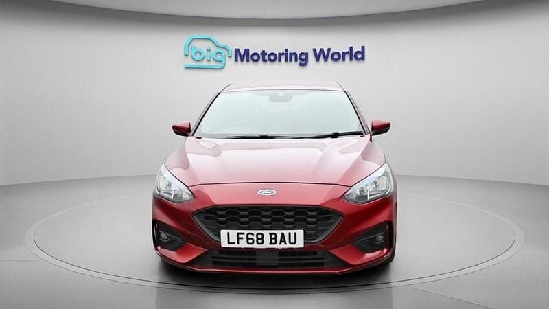 Used Ford Focus ST-Line X 120 HP (88 kW) 2018 Red Hatchback