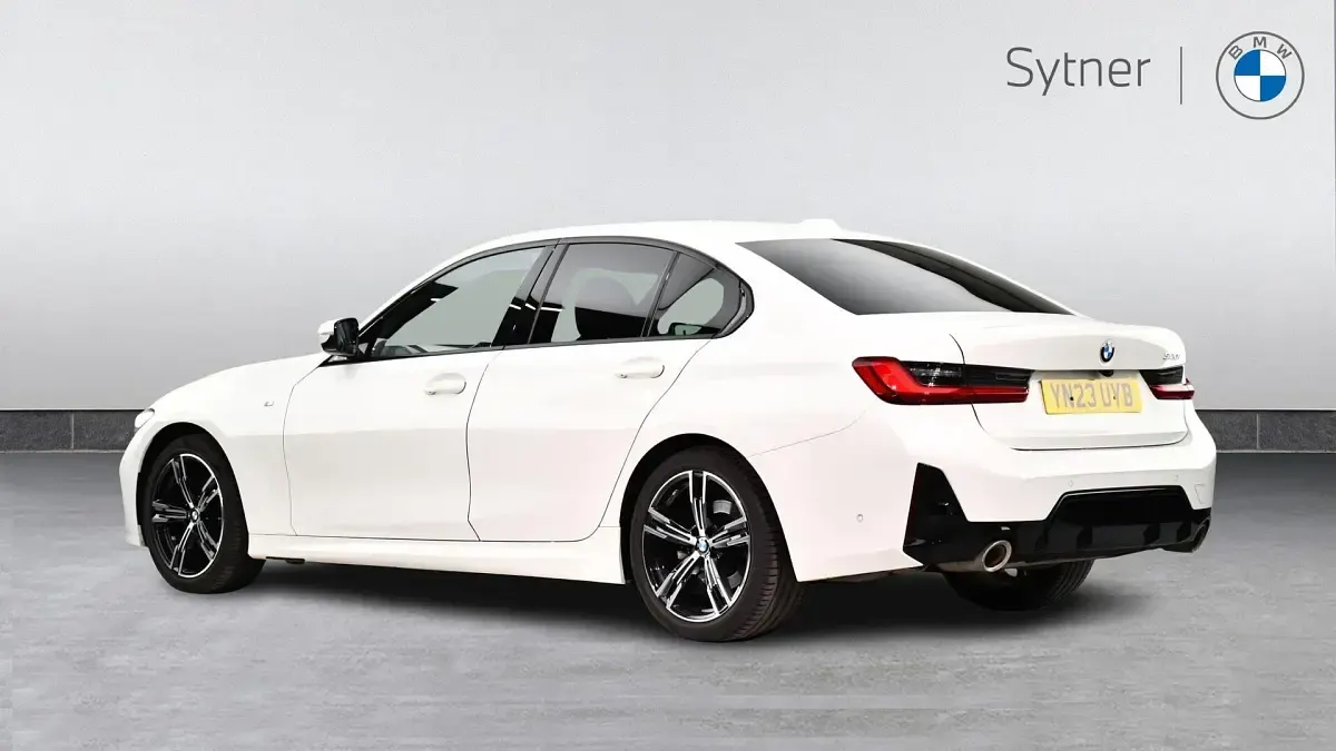 Begagnad BMW 320 M Sport 181 HK (133 kW) 2023 Vit