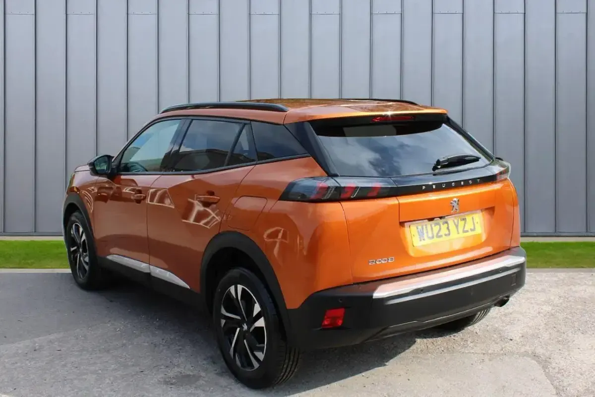 Second-hand Peugeot 2008 Allure+ 100 CP (73 kW) 2023 Portocaliu SUV
