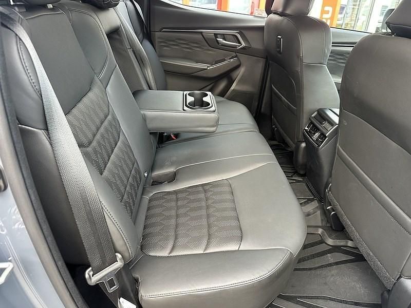 Used Isuzu D-Max 163 HP (119 kW) 2025 Steel grey Pickup