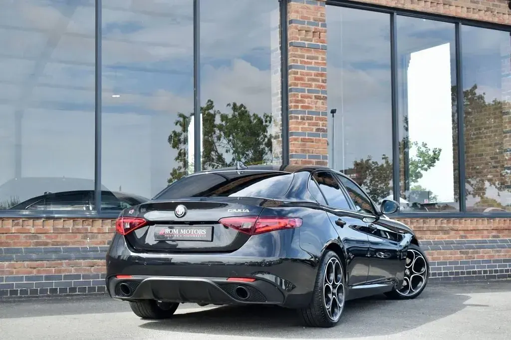 Used Alfa Romeo Giulia Veloce 300 HP (220 kW) 2021 Black Sedan