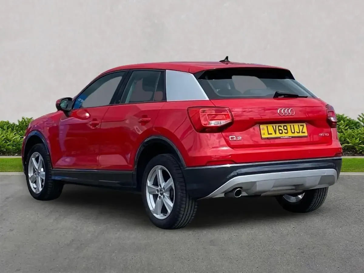 Begagnad Audi Q2 Sport 116 HK (85 kW) 2019 Röd SUV