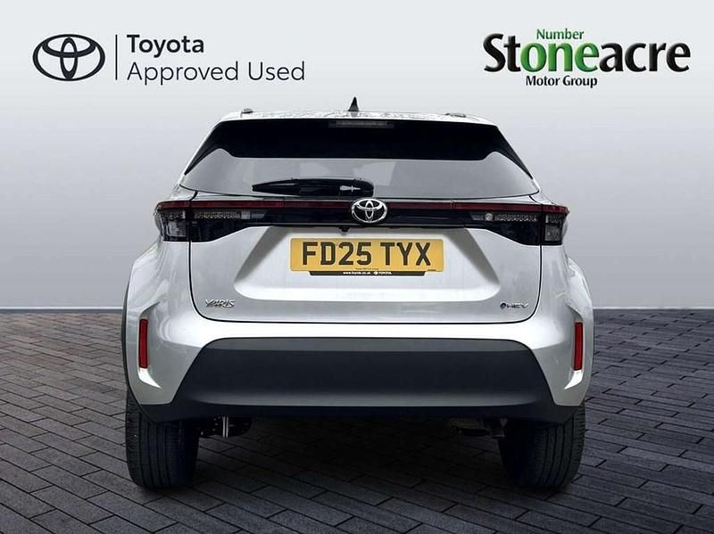 Used Toyota Yaris Cross Design 113 HP (83 kW) 2025 Silver SUV