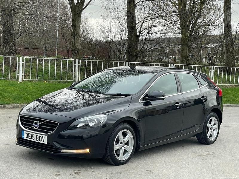 Used Volvo V40 SE 115 HP (84 kW) 2015 Black Hatchback