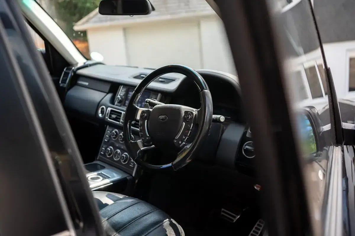 Used Land Rover Range Rover 300 HP (220 kW) 2012 Black SUV
