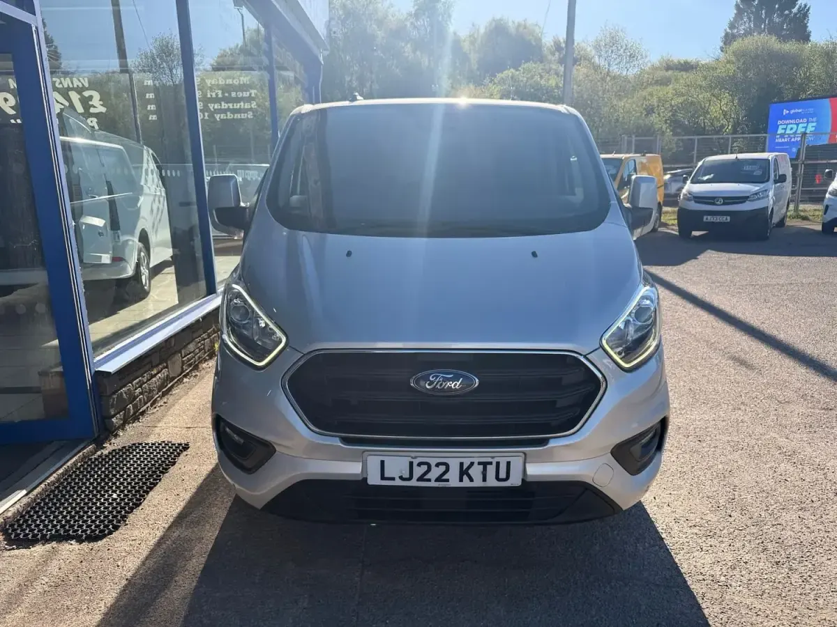 Used Ford Transit Custom Limited 130 HP (95 kW) 2022 Silver Van