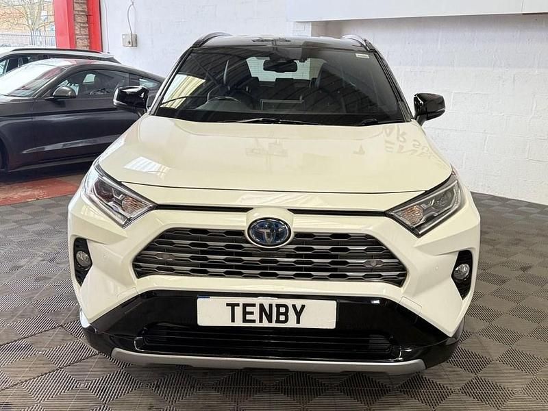 Used Toyota RAV4 218 HP (160 kW) 2019 White SUV