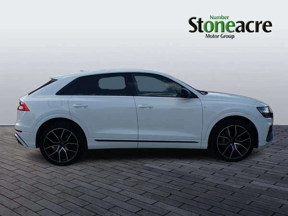 Used Audi Q8 Advanced 286 HP (210 kW) 2019 White SUV