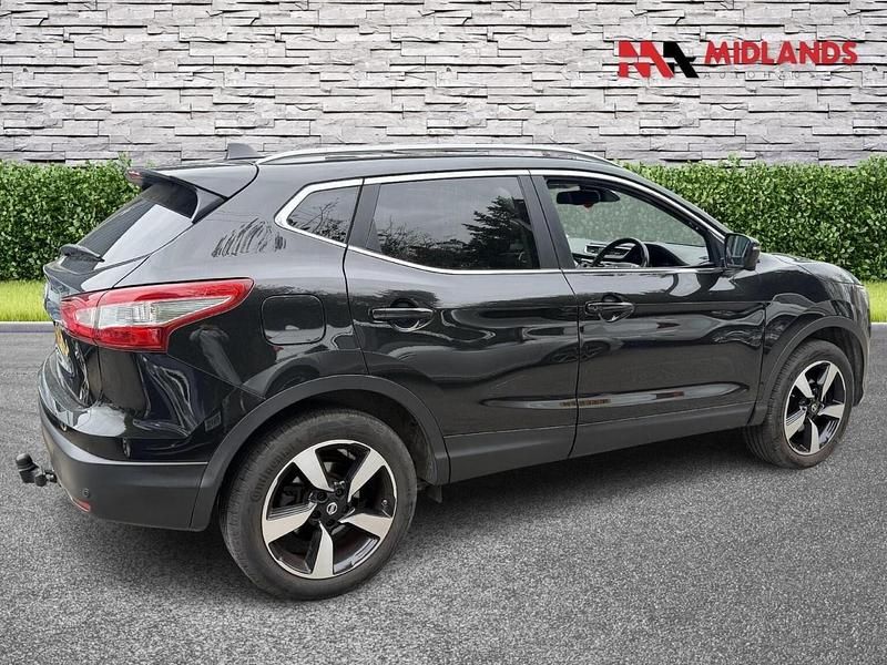 Used Nissan Qashqai N-Connecta 110 HP (80 kW) 2016 Black SUV