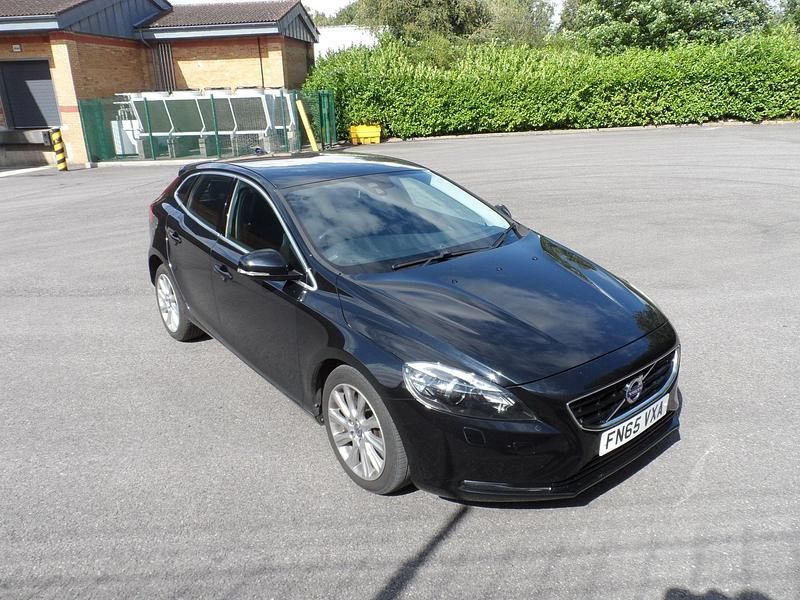 Used 2015 Volvo V40 SE Lux Estate | £10,750 (Fair price) - Image 1/4