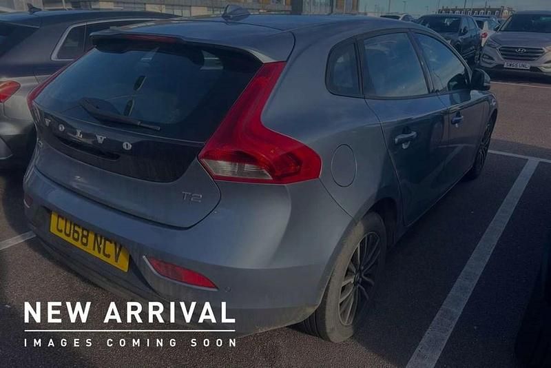 Used Volvo V40 Momentum 120 HP (88 kW) 2018 Blue Hatchback