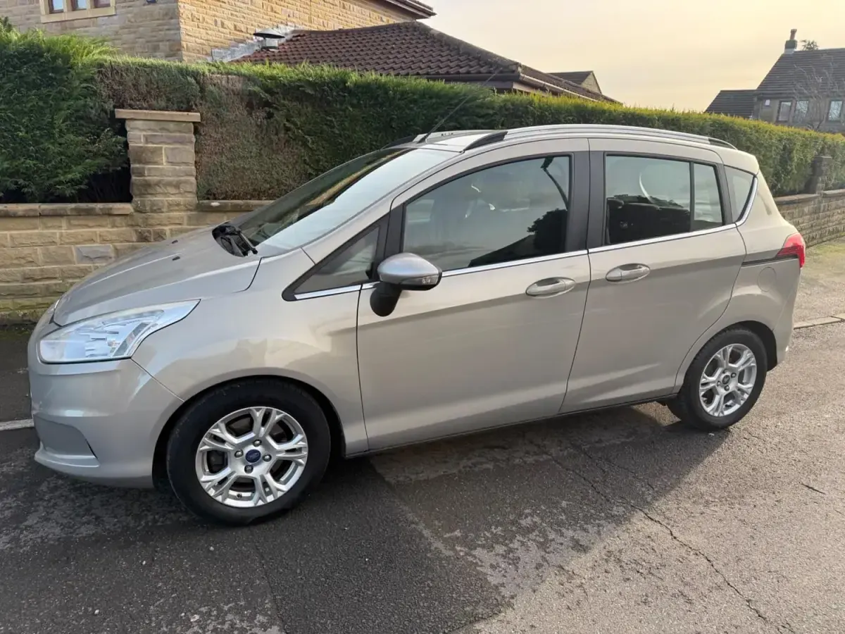 Usado Ford B-MAX Zetec 2014 Prateado Monovolume