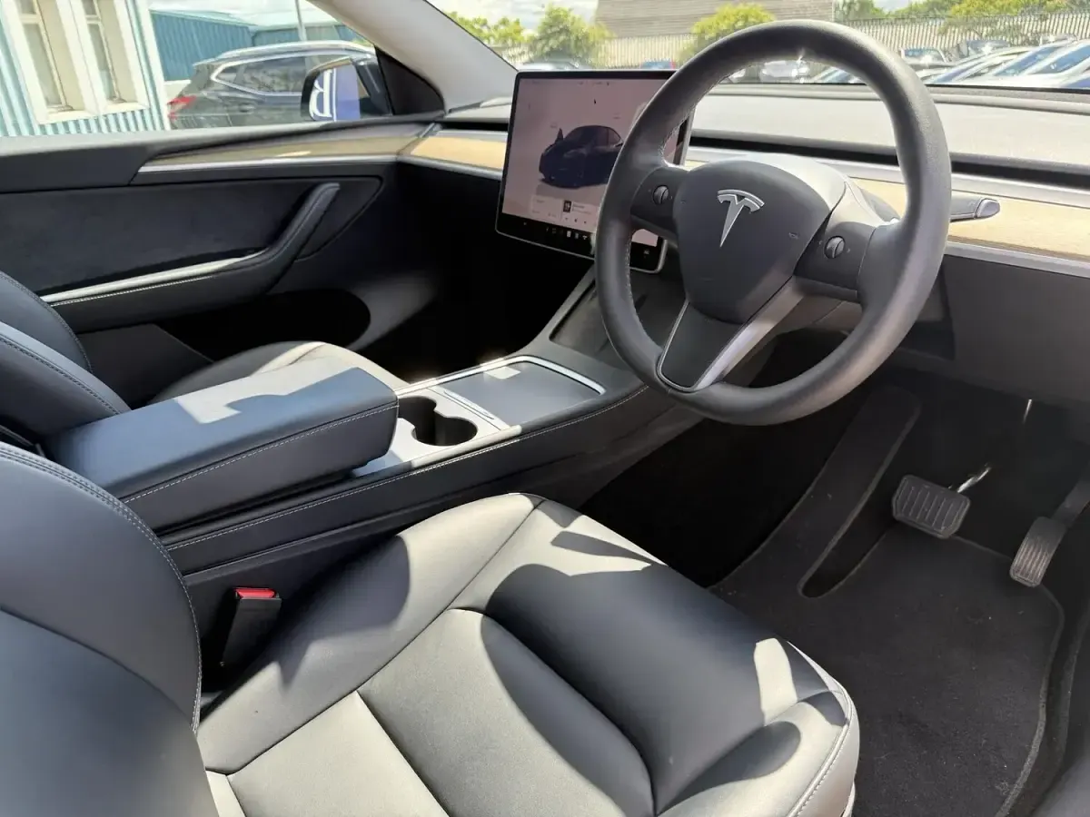 Used Tesla Model Y Long Range AWD 75 kW (102 HP) 2023 Black SUV