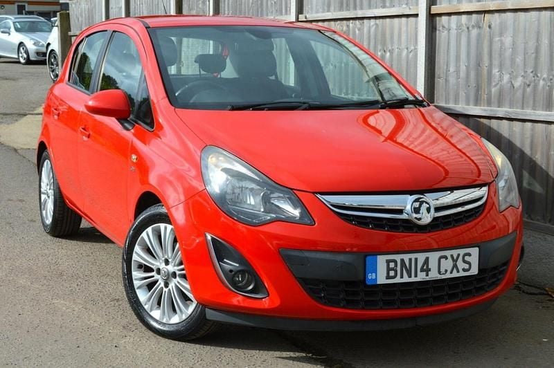 Used Vauxhall Corsa 95 HP (69 kW) 2014 Red Hatchback