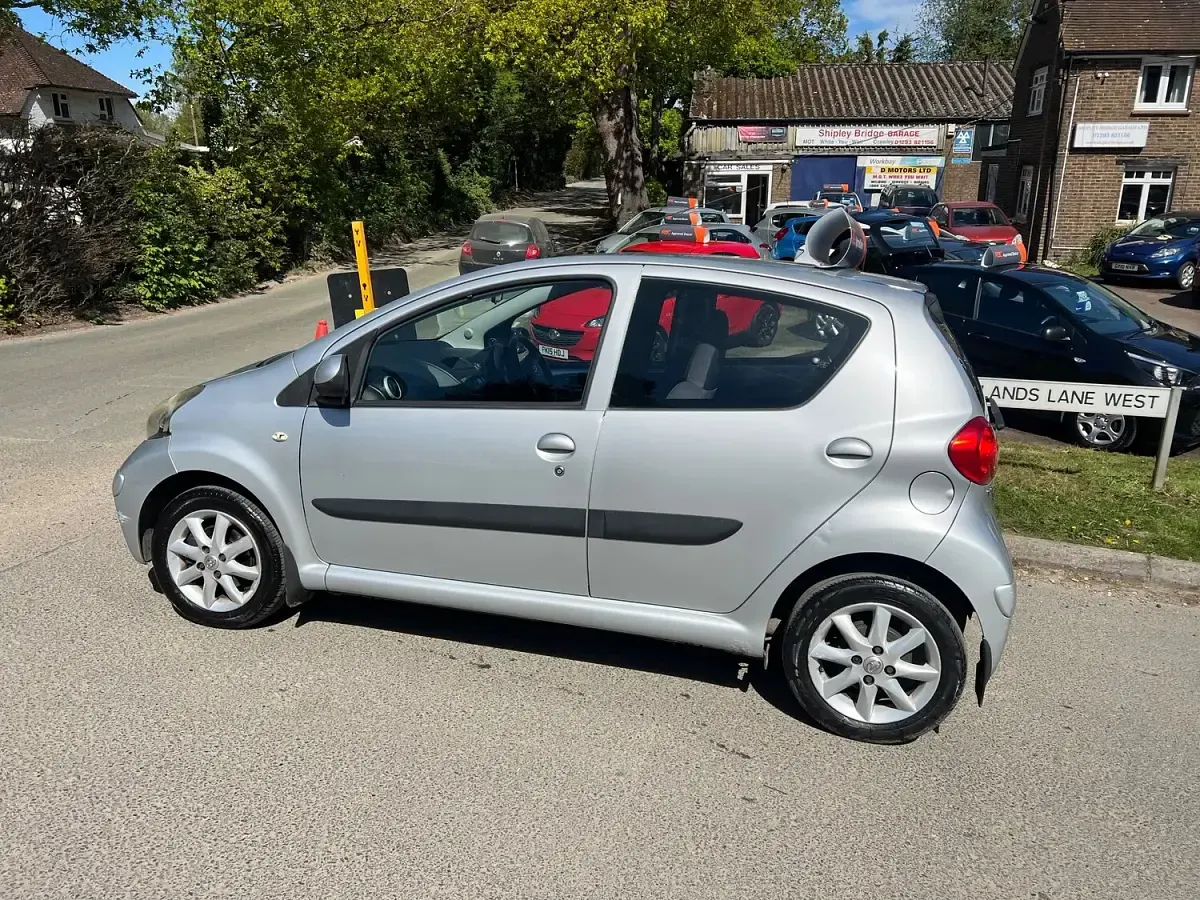 Used Toyota Aygo Platinum 67 HP (49 kW) 2008 Silver Hatchback