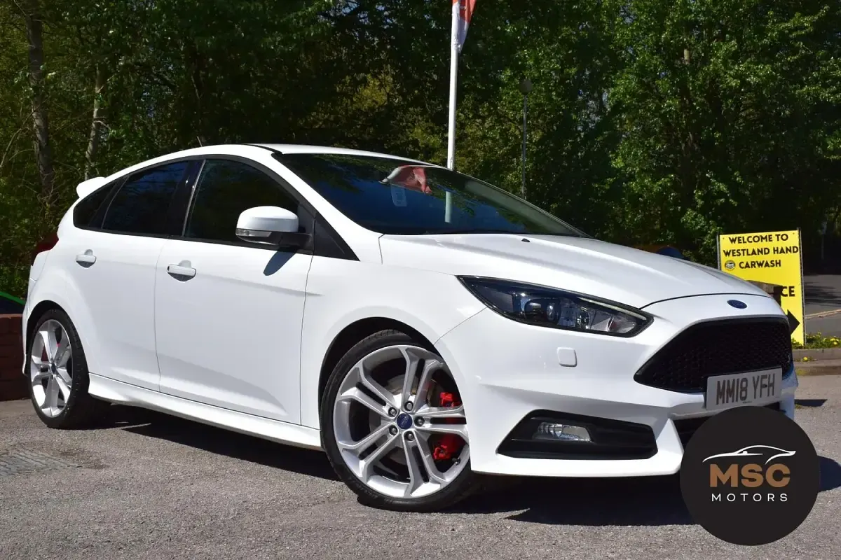 Used Ford Focus ST 185 HP (136 kW) 2017 White Hatchback