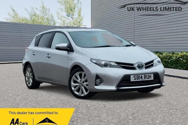 Used Toyota Auris Hybrid 136 HP (100 kW) 2014